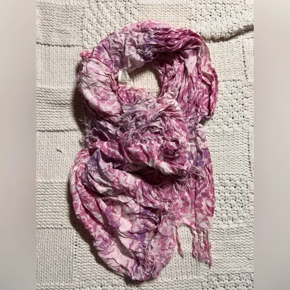 Liz Claiborne Pink and White Fringe Scarf